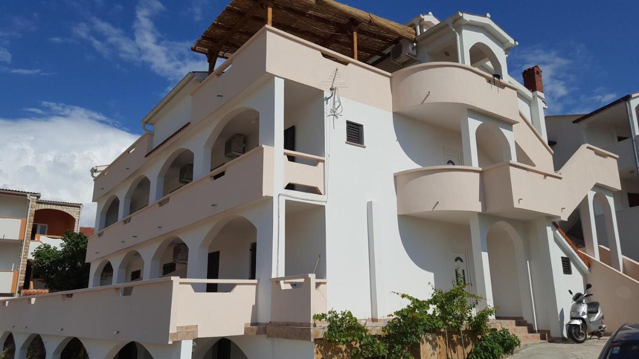Triple Room Metajna 4120F Exterior photo
